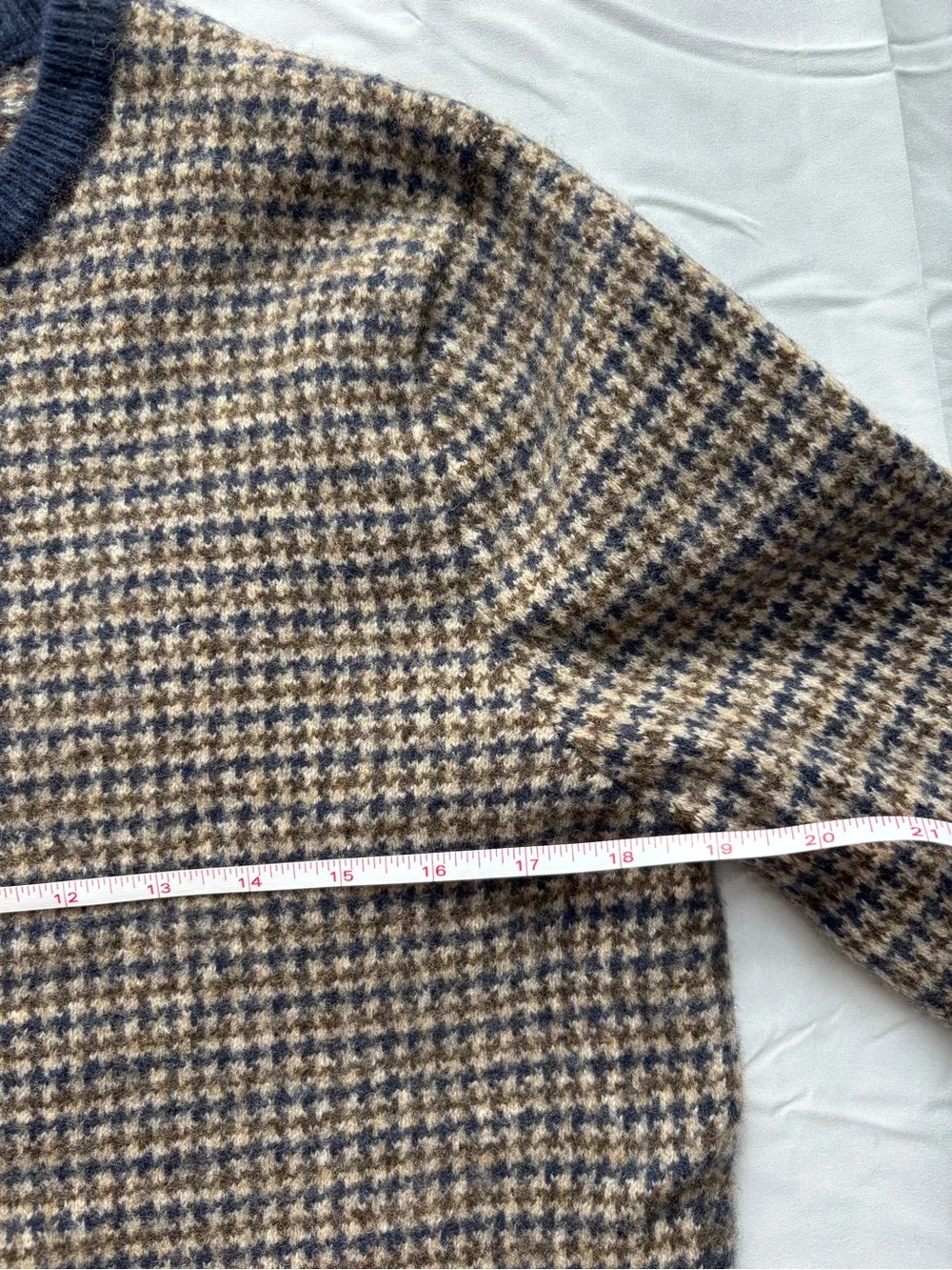 J. Crew Merino wool-blend sweater in houndstooth jacquard Size Large